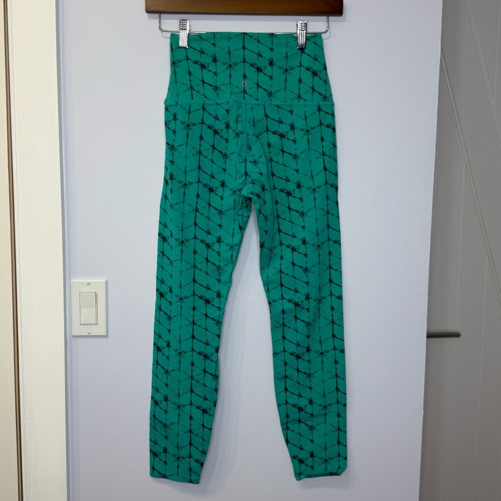 Tavi Green/Black Patterned 7/8 Leggings. Size M. Yoga, Pilates; worn once. EUC!